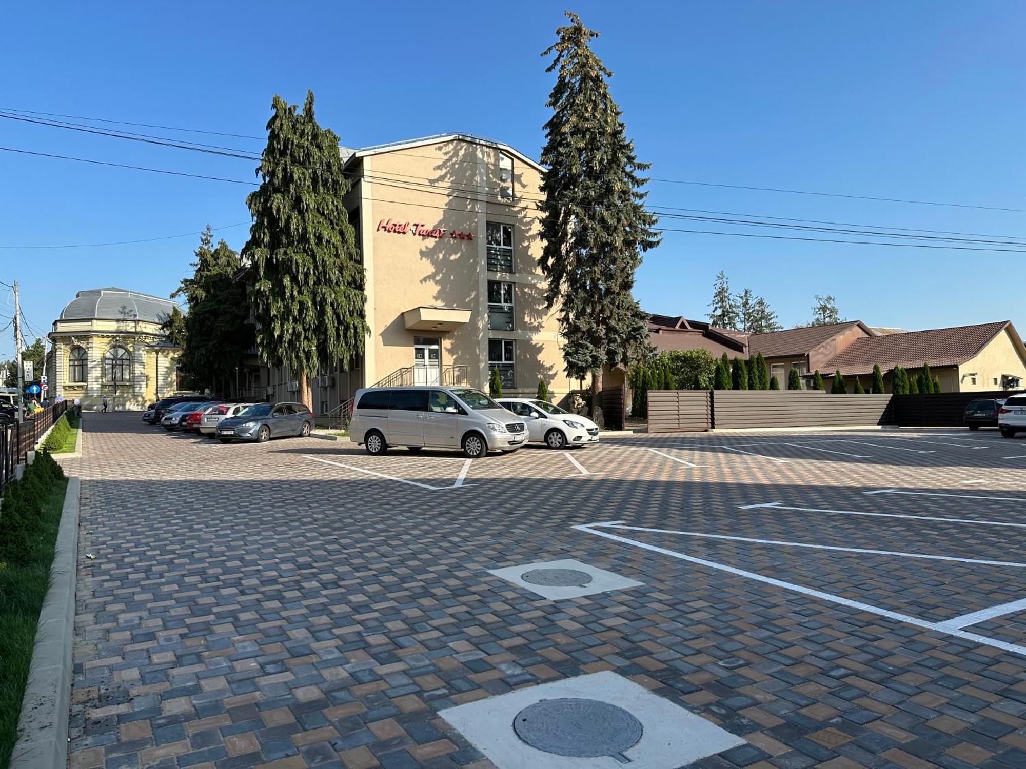 Hotel Turist Fălticeni Extérieur photo