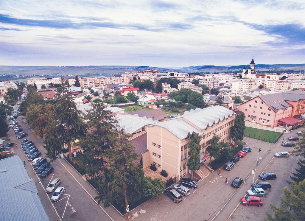 Hotel Turist Fălticeni Extérieur photo