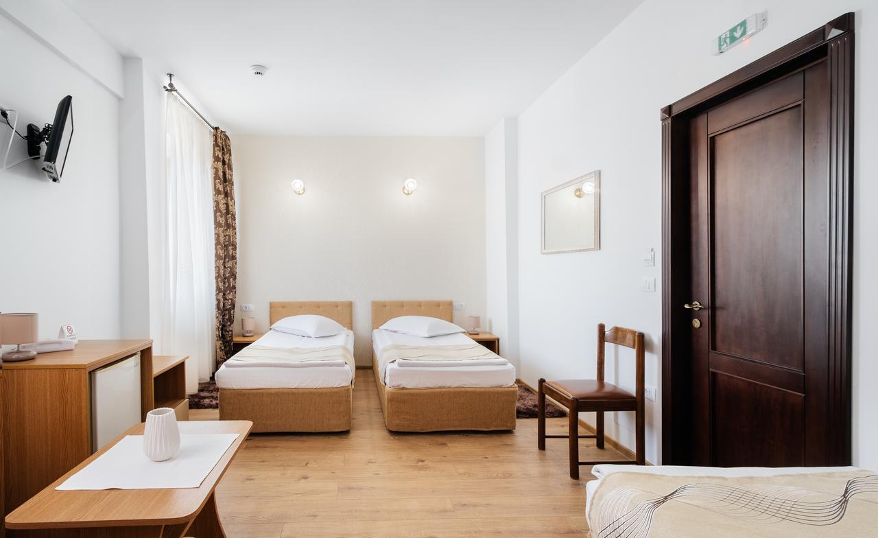 Hotel Turist Fălticeni Extérieur photo